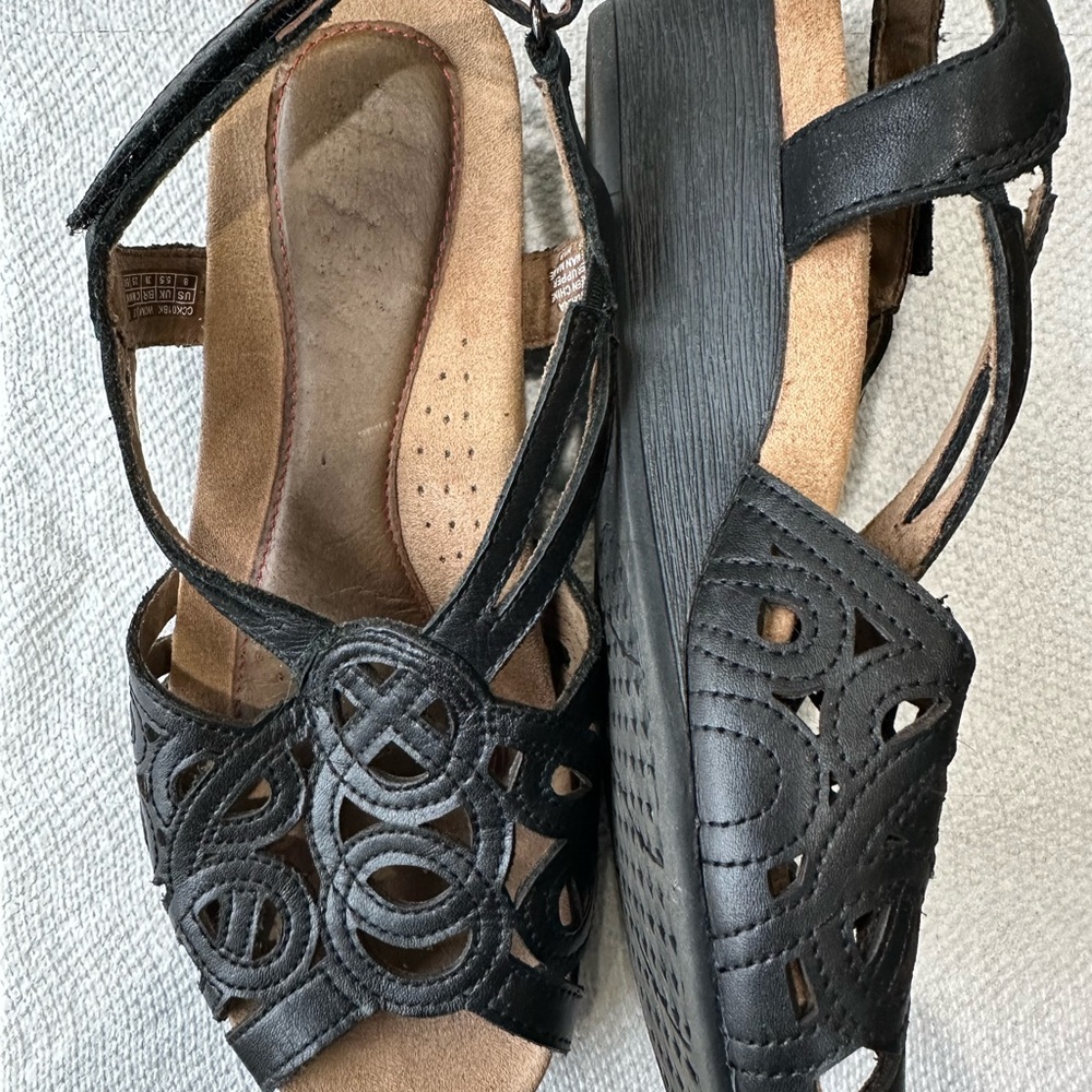 Cobb Hill by New Balance Black Leather Sandals